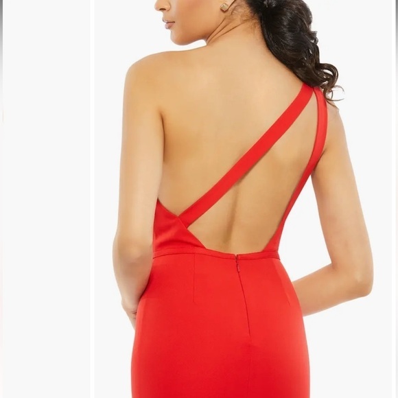 Mac Duggal One-Shoulder Jersey Mermaid Gown
Ieena Mac Duggal 10 - Picture 3 of 7